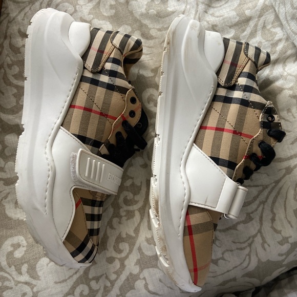 Burberry sneakers - Picture 4 of 5